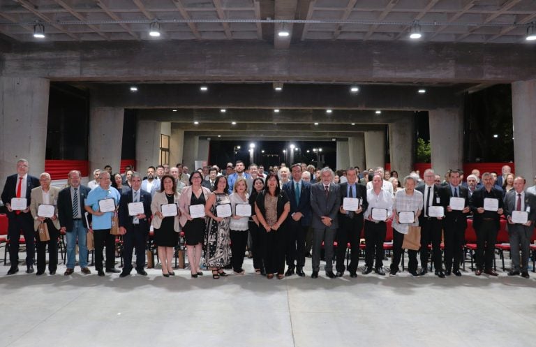 En el marco de su centenario, FIUNA reconoció la trayectoria de sus docentes